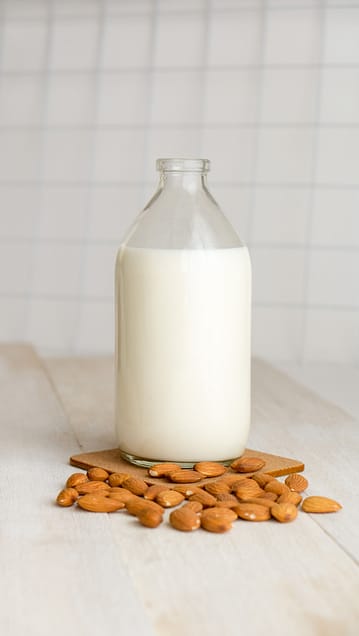 almond nuts and almond milk