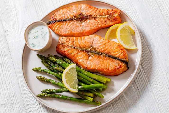 salmon with asparagus